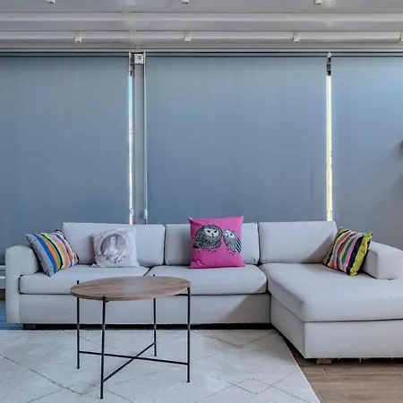 Unique Terrace Rooftop Apartment *