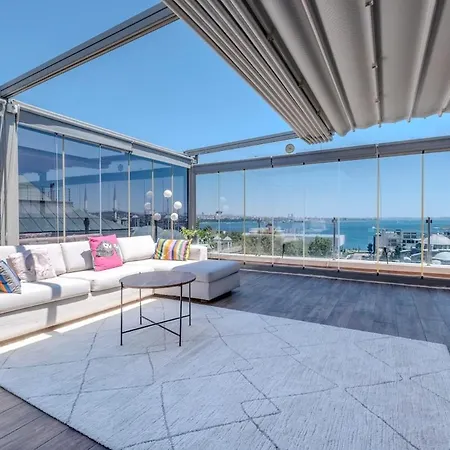 Unique Terrace Rooftop Apartment *